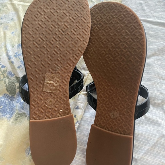 Tory Burch Miller Patent Sandal. Slightly used. In very good condition. - Picture 4 of 4